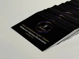 черная напечатанная визитка с картинкой балерины